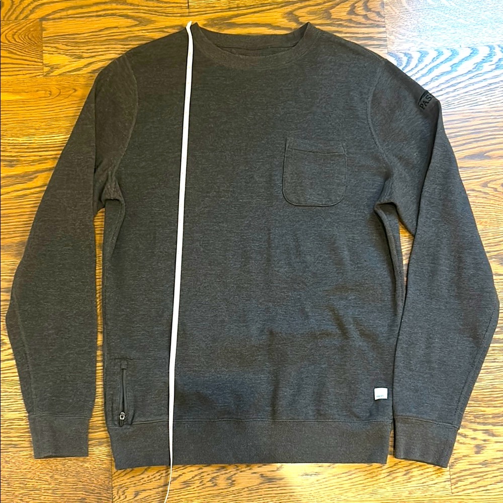 Men's Vuori Large Black Sweater Sweatshirt PASSCO on right arm
